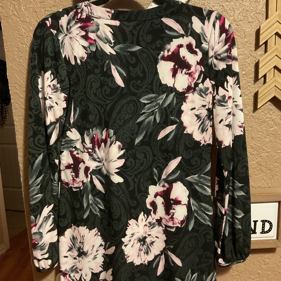 White House Black Market Black Floral Blouse Top Women’s Size Small - Picture 2 of 2